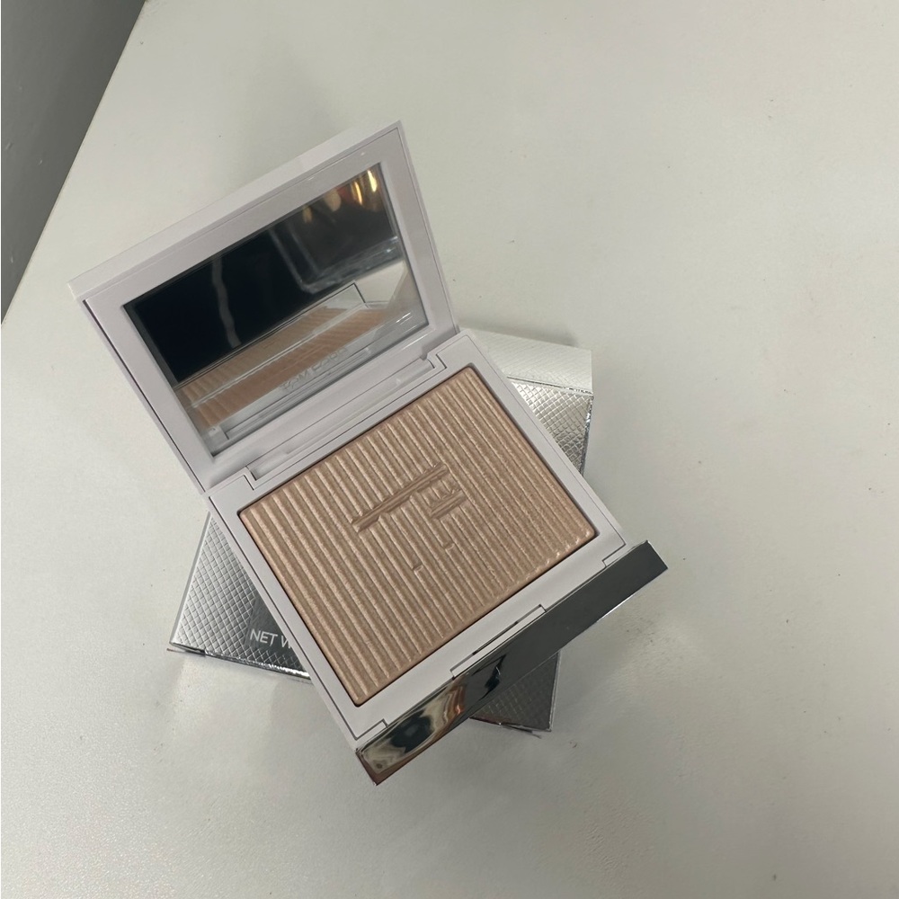 Tom Ford Soleil Neige Glow Highlighter